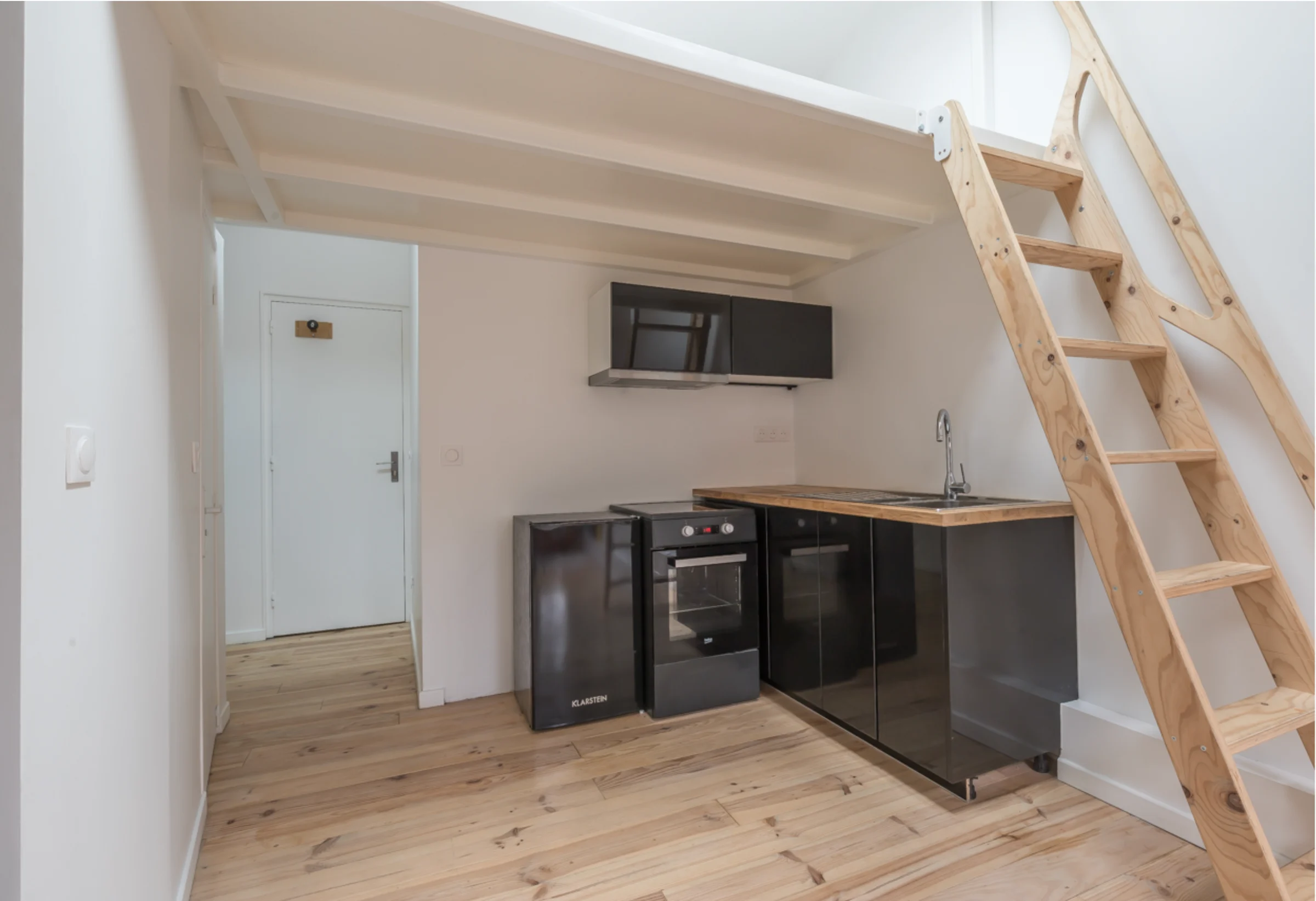 Attic studio with timber beams and mezzanine · 04